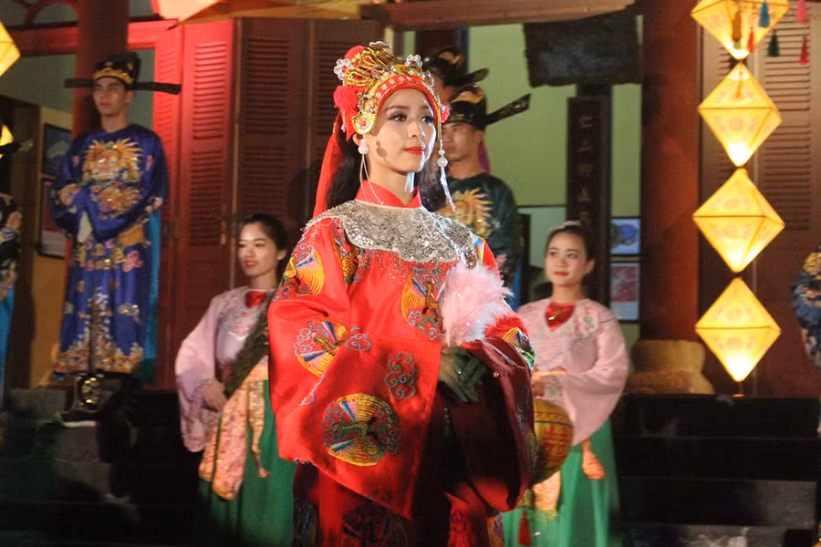 Ảnh tái hiện đám cưới công chúa triều Nguyễn tại Festival Huế năm 2015. Ảnh: ITN.