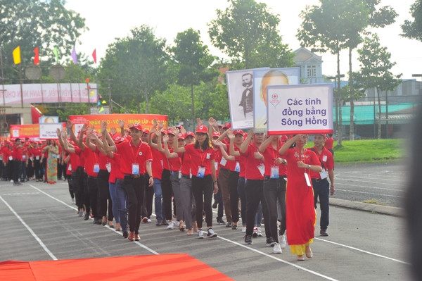 Tình nguyện viên, thanh niên Chữ thập đỏ tham gia Hội trại