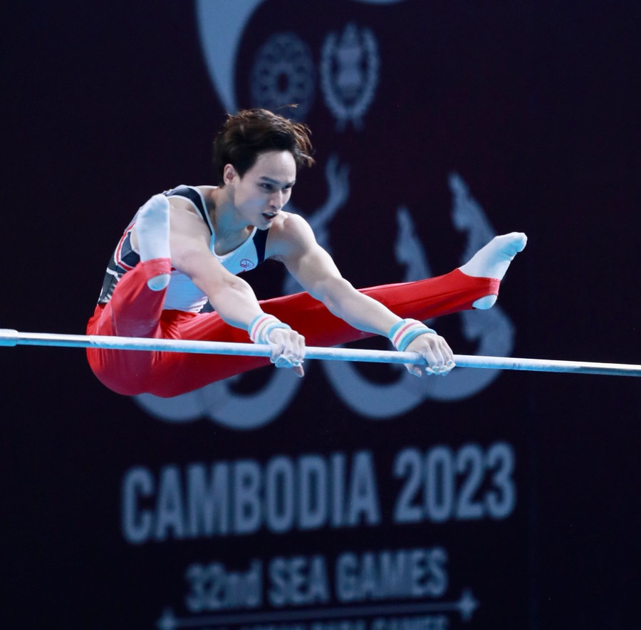 Đinh Phương Thành đã thể hiện bản lĩnh để giành Huy chương Vàng xà đơn. Ảnh: INT. Đinh Phương Thành đã thể hiện bản lĩnh để giành Huy chương Vàng xà đơn. Ảnh: INT.