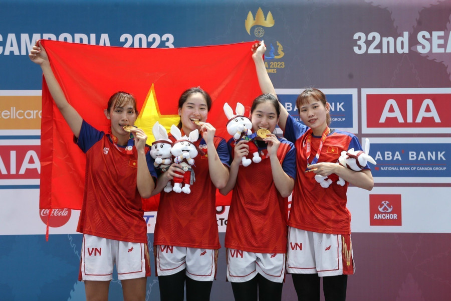 Đội tuyển bóng rổ nữ 3x3 Việt Nam giành Huy chương Vàng đầu tiên trong lịch sử các kỳ SEA Games cho thể thao Việt Nam. Ảnh: INT. Đội tuyển bóng rổ nữ 3x3 Việt Nam giành Huy chương Vàng đầu tiên trong lịch sử các kỳ SEA Games cho thể thao Việt Nam. Ảnh: INT.