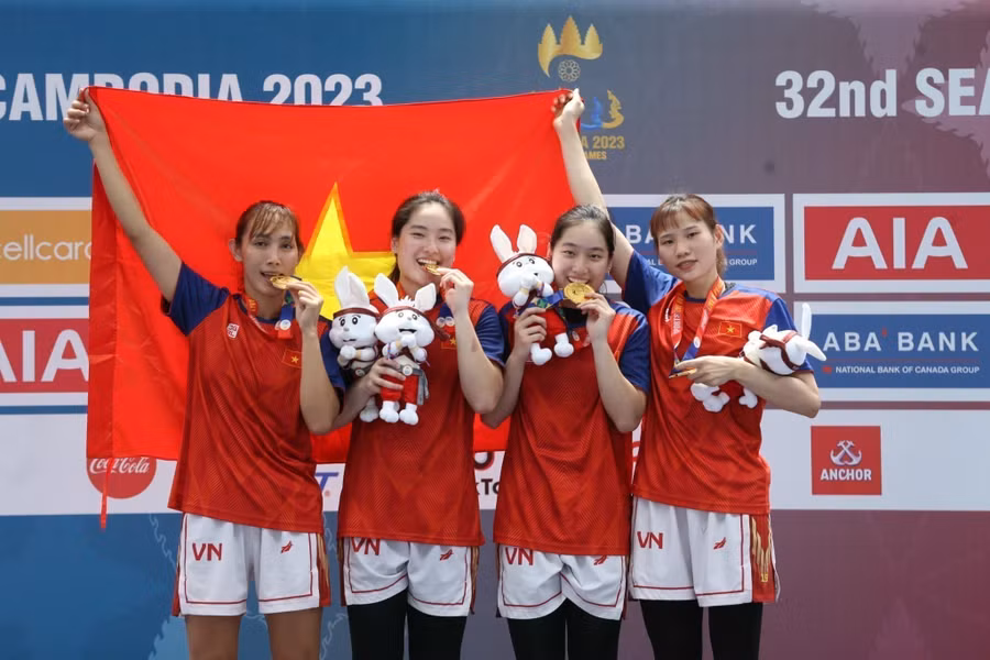 Đội tuyển bóng rổ nữ 3x3 Việt Nam giành Huy chương Vàng đầu tiên trong lịch sử các kỳ SEA Games cho thể thao Việt Nam. Ảnh: INT. Đội tuyển bóng rổ nữ 3x3 Việt Nam giành Huy chương Vàng đầu tiên trong lịch sử các kỳ SEA Games cho thể thao Việt Nam. Ảnh: INT.