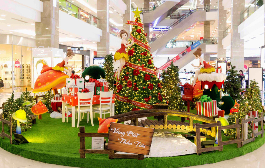 Vincom rực rỡ đón mùa Giáng sinh nhiệm màu 2017 ảnh 4 Vincom rực rỡ đón mùa Giáng sinh nhiệm màu 2017 ảnh 4