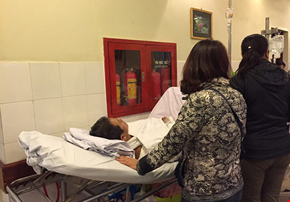 Vụ đàn chó lao vào cắn chủ: Nạn nhân bị đứt gân, phải phẫu thuật 2 lần - Ảnh 1