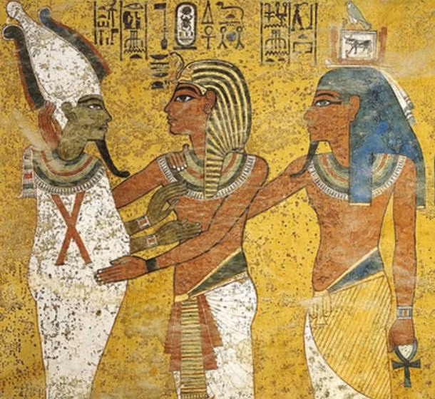  Bức vẽ Pharaoh Tutankhamun đang ôm thần Osiris xuất hiện trong mộ của ông. 