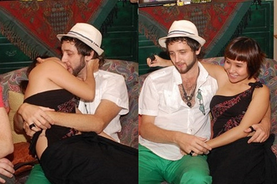 Mai Khôi không loại trừ khả năng cô yêu đồng tính. Cô cũng gặp nhiều lời phàn nàn khi công khai thể hiện tình cảm với chồng Tây chốn đông người một cách thái quá.