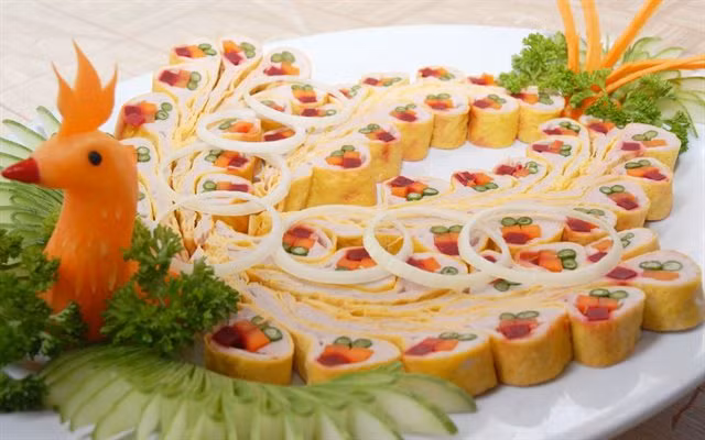 Nem công chả phượng được coi là biểu tượng của sự tao nhã trong ẩm thực.