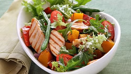 Những người làm văn phòng cần bổ sung chất xơ, ít chất béo, ăn nhiều hoa quả và rau xanh