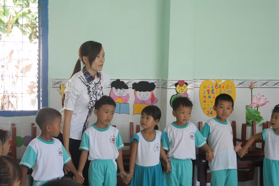 Cô trò trường mầm non huyện Kiên Lương (Kiên Giang).