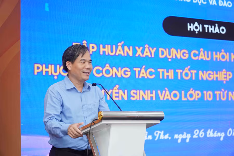 Ông Nguyễn Phúc Tăng - Phó Giám đốc Sở GD&amp;ĐT TP Cần Thơ phát biểu tại buổi tập huấn.
