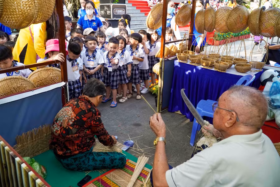 Chương trình Sắc Xuân miệt vườn nhằm góp phần bảo tồn và phát huy các loại hình di sản văn hóa ở địa phương.