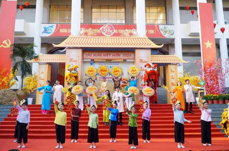 Không gian Sắc Xuân miệt vườn TP Cần Thơ chính thức phục vụ du khách khách tham quan.