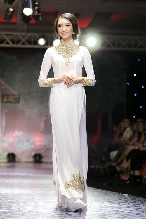 Hoa khôi Lan Khuê khoe đường cong tuyệt đẹp - 14