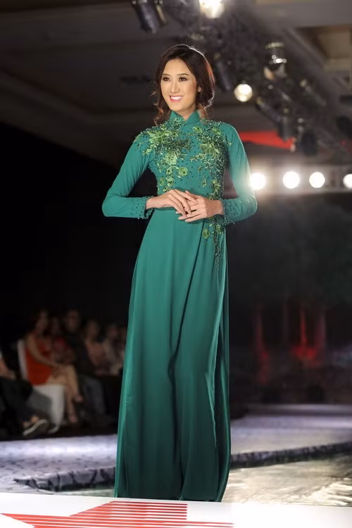 Hoa khôi Lan Khuê khoe đường cong tuyệt đẹp - 12