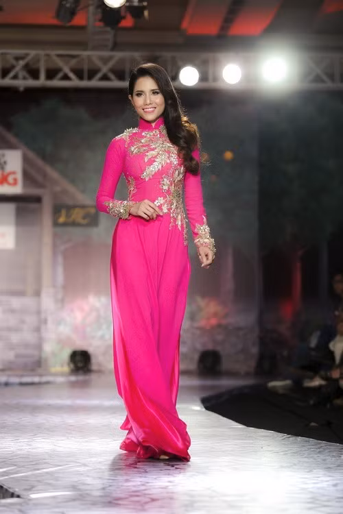 Hoa khôi Lan Khuê khoe đường cong tuyệt đẹp - 16