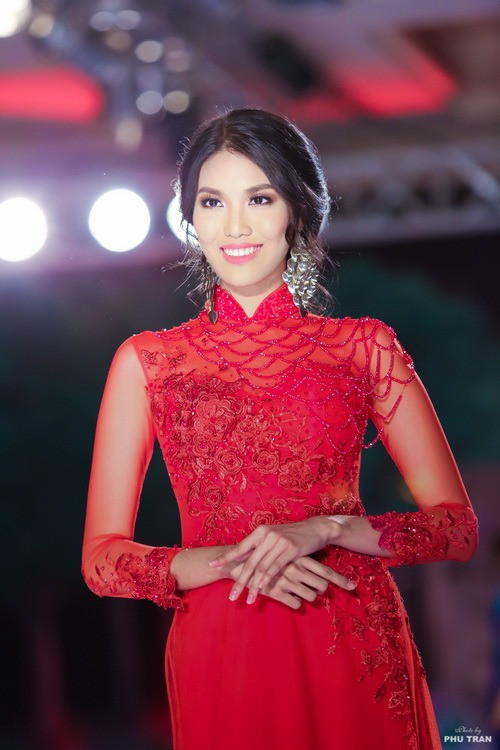 Hoa khôi Lan Khuê khoe đường cong tuyệt đẹp - 4