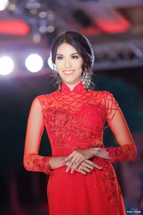 Hoa khôi Lan Khuê khoe đường cong tuyệt đẹp - 4