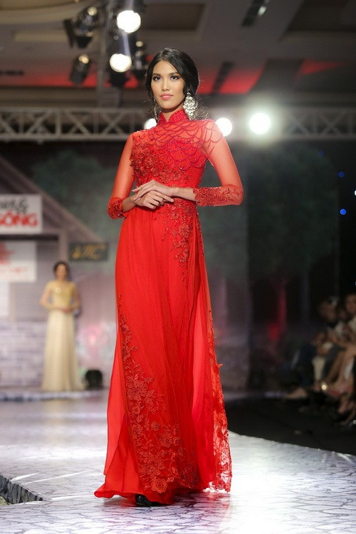 Hoa khôi Lan Khuê khoe đường cong tuyệt đẹp - 1