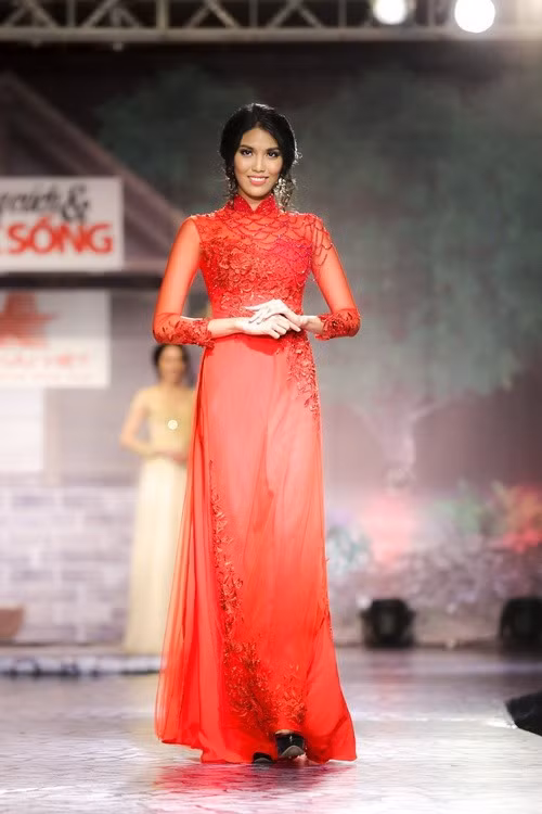 Hoa khôi Lan Khuê khoe đường cong tuyệt đẹp - 2