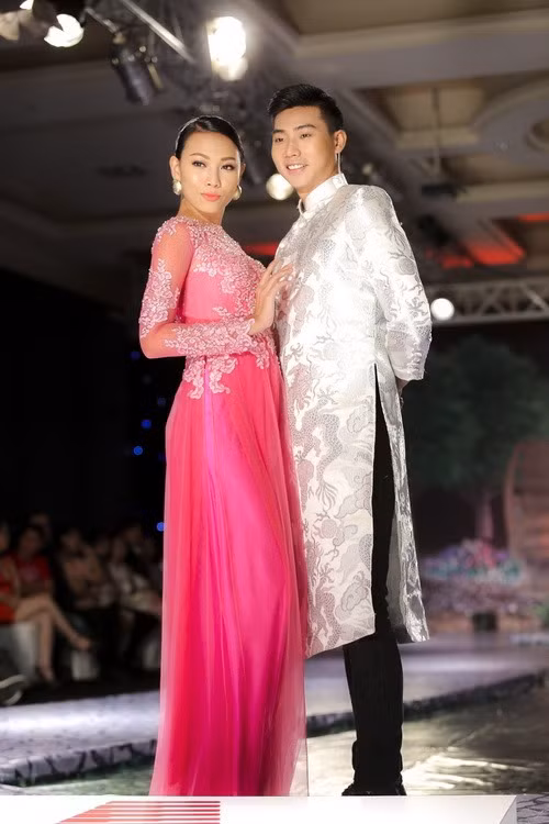 Hoa khôi Lan Khuê khoe đường cong tuyệt đẹp - 17