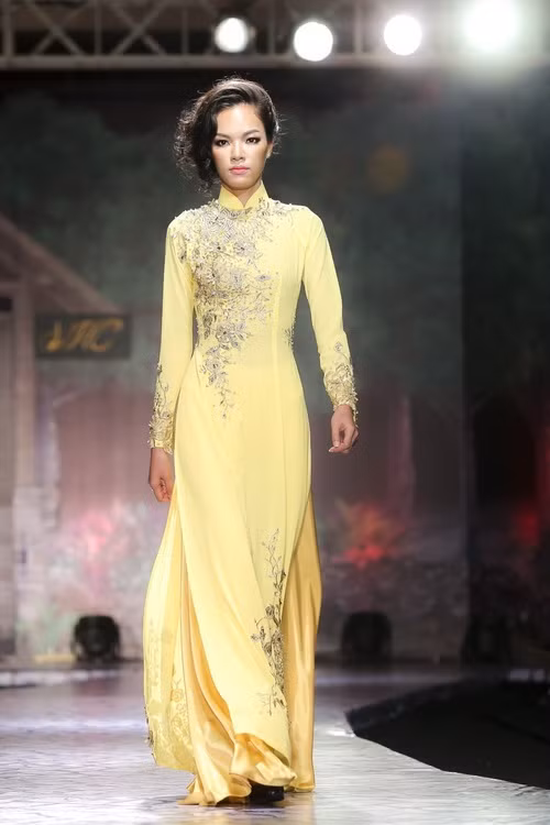 Hoa khôi Lan Khuê khoe đường cong tuyệt đẹp - 10