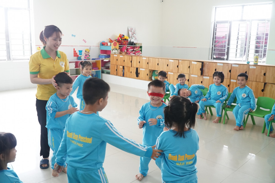 Tiết học vui nhộn của cô và trò Trường Mầm non Thanh Xuân (thị xã Hoàng Mai, Nghệ An). Tiết học vui nhộn của cô và trò Trường Mầm non Thanh Xuân (thị xã Hoàng Mai, Nghệ An).