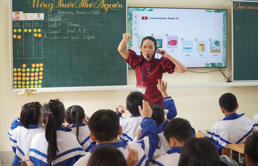 Nghệ An là một trong những tỉnh thiếu nhiều giáo viên của cả nước, đặc biệt là giáo viên Tiếng Anh, Tin học. Ảnh: Hồ Lài Nghệ An là một trong những tỉnh thiếu nhiều giáo viên của cả nước, đặc biệt là giáo viên Tiếng Anh, Tin học. Ảnh: Hồ Lài