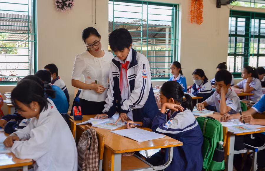 Một giờ học Địa lý của cô và trò Trường THCS Pom Lót, huyện Điện Biên. Ảnh: TG