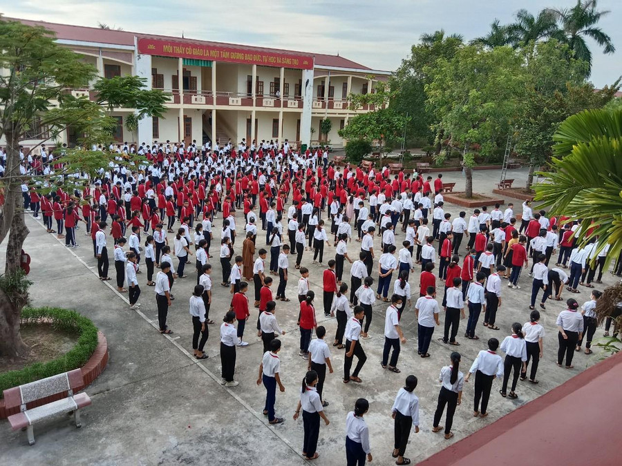 Học sinh Trường THCS Đoàn Lập trong giờ học. Học sinh Trường THCS Đoàn Lập trong giờ học.