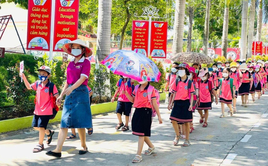 Bố trí giáo viên và xếp lớp đầu cấp được Trường Tiểu học Bắc Cường (Lào Cai) dựa trên năng lực giáo viên và sự phù hợp của đối tượng học sinh. Ảnh: NTCC Bố trí giáo viên và xếp lớp đầu cấp được Trường Tiểu học Bắc Cường (Lào Cai) dựa trên năng lực giáo viên và sự phù hợp của đối tượng học sinh. Ảnh: NTCC