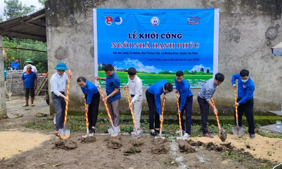 Lễ khởi công ngôi nhà hạnh phúc của Hường.