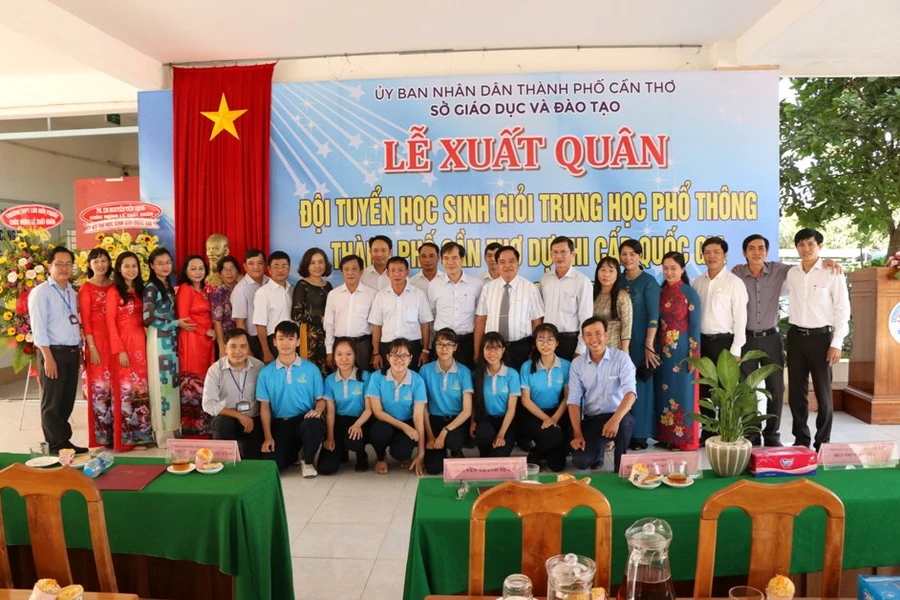 Quang cảnh lễ xuất quân