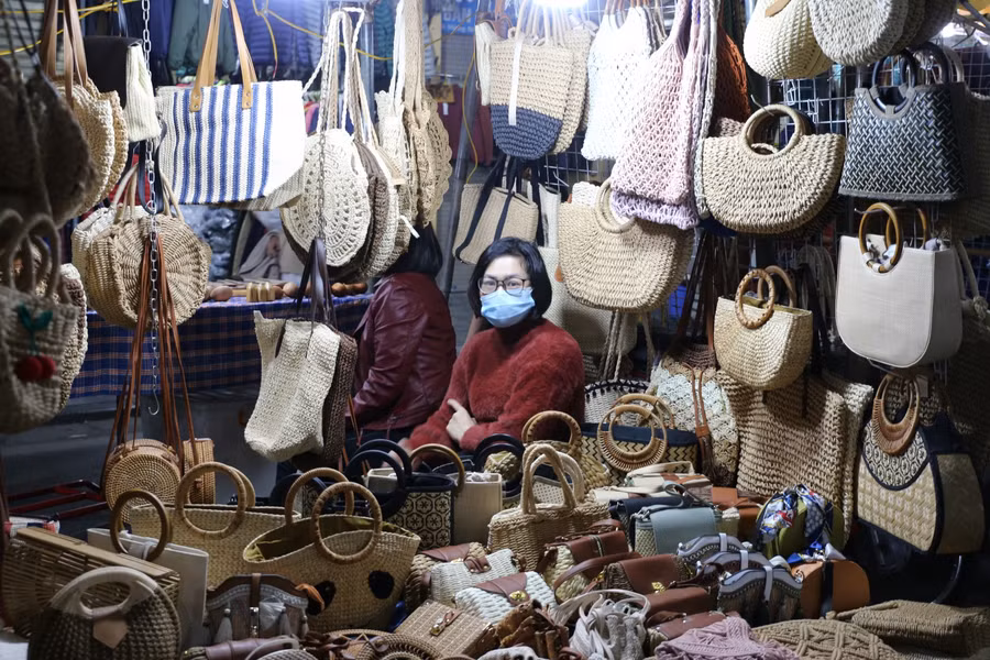 Nhiều chủ cửa hàng khu vực phố đi bộ mở rộng cho biết, họ đang nghiên cứu việc chuyển đổi sang kinh doanh dịch vụ ăn uống, giải trí để thu hút khách du lịch.