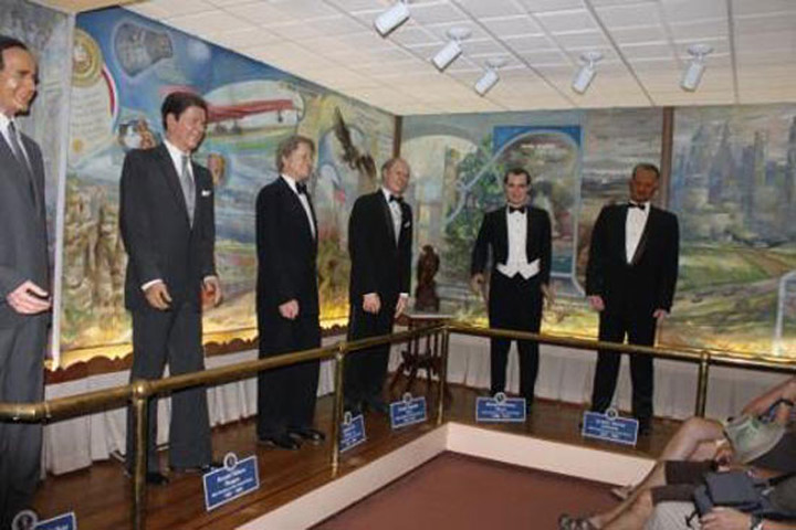 Ế khách, tượng sáp 44 tổng thống Mỹ bị bán đấu giá