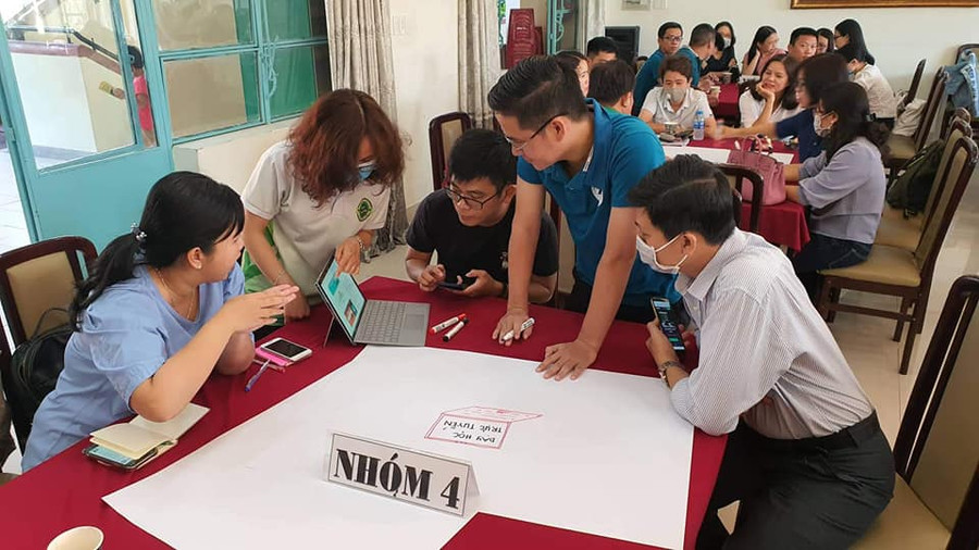 Các giáo viên Trường THPT Lương Thế Vinh tham gia hội thảo chia sẻ kinh nghiệm dạy học trực tuyến. Ảnh fanpage nhà trường Các giáo viên Trường THPT Lương Thế Vinh tham gia hội thảo chia sẻ kinh nghiệm dạy học trực tuyến. Ảnh fanpage nhà trường