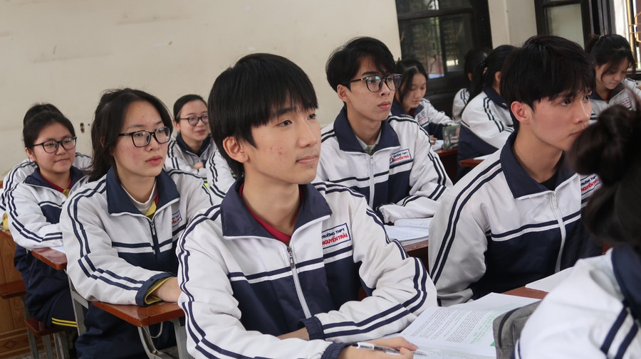 Giờ học môn Lịch sử của học sinh lớp 12A6, Trường THPT Nguyễn Trãi.