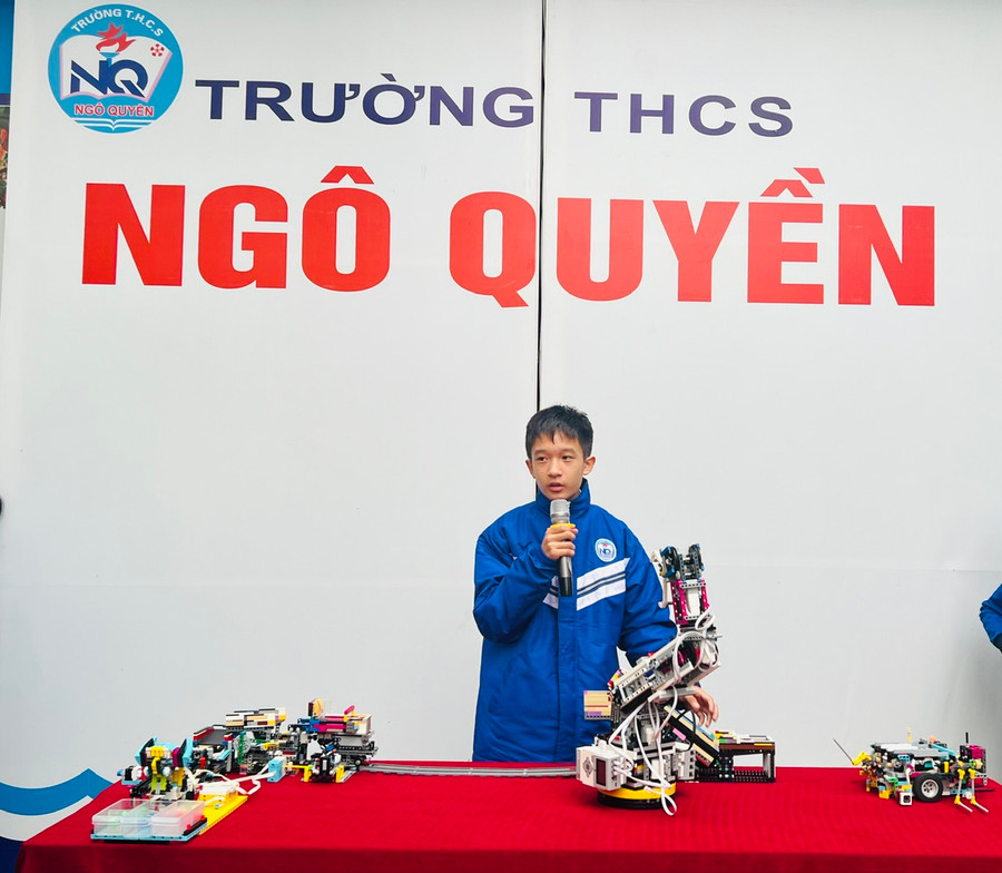 Gia Bảo cho hay: Em rất đam mê nghiên cứu và có nhiều đề tài còn ấp ủ. Gia Bảo cho hay: Em rất đam mê nghiên cứu và có nhiều đề tài còn ấp ủ.