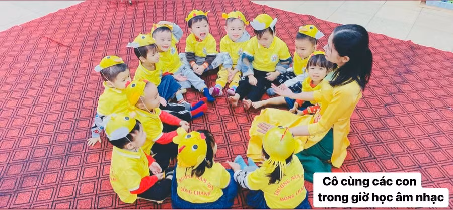 Giờ học hạnh phúc của cô Dương và học trò.