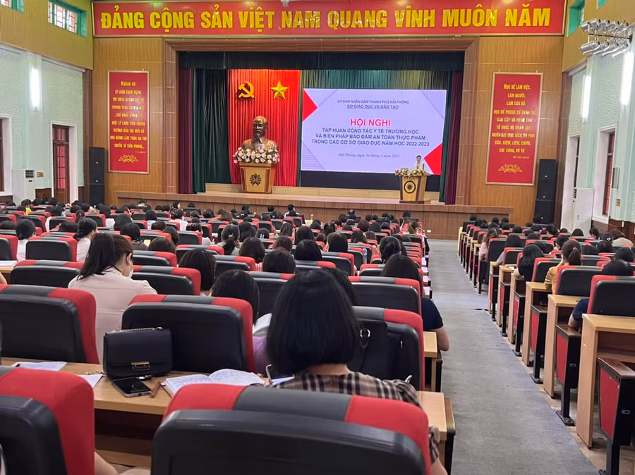 Tập huấn công tác y tế trường học tại Hải Phòng.