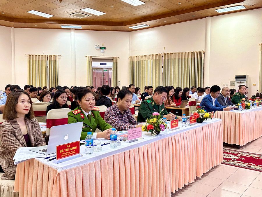 Các đại biểu tham dự hội thảo.