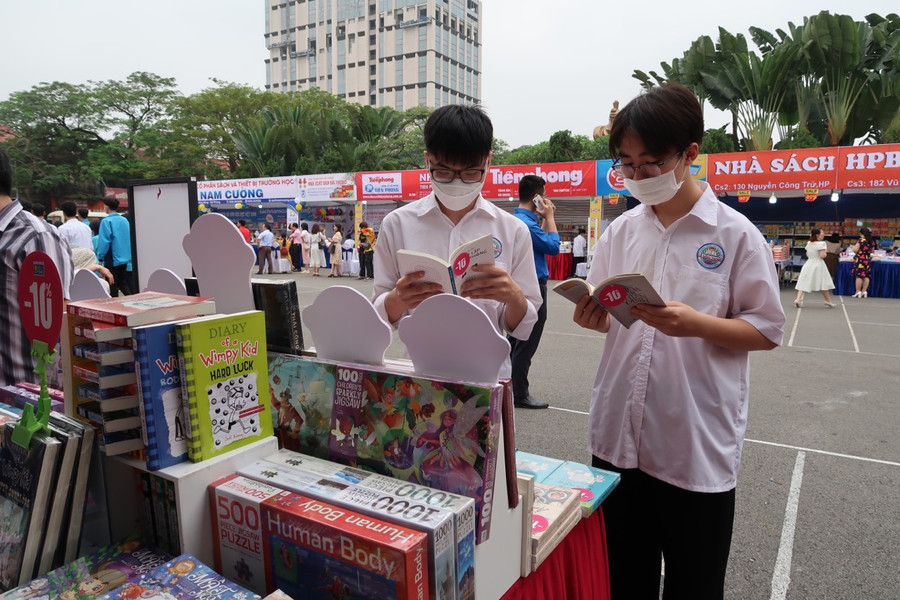 Hoạt động thu hút được sự tham gia của đông đảo bạn đọc là học sinh, sinh viên.