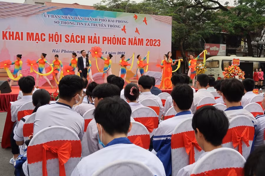Chương trình văn nghệ trong Hội Sách Hải Phòng 2023.