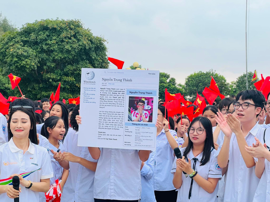 Trọng Thành trong trái tim các bạn học sinh Hải Phòng. Trọng Thành trong trái tim các bạn học sinh Hải Phòng.