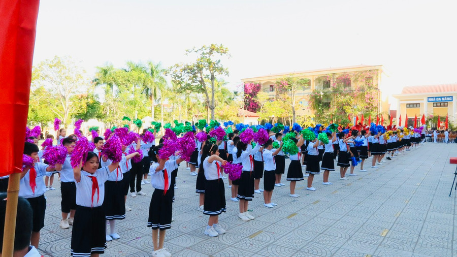 Gần 600 vận động viên hân hoan ngày Hội khoẻ Phù Đổng cấp quận. Gần 600 vận động viên hân hoan ngày Hội khoẻ Phù Đổng cấp quận.