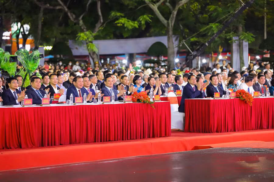 Thủ tướng Chính phủ Phạm Minh Chính và lãnh đạo các bộ, ngành, trung ương, địa phương tham dự sự kiện.