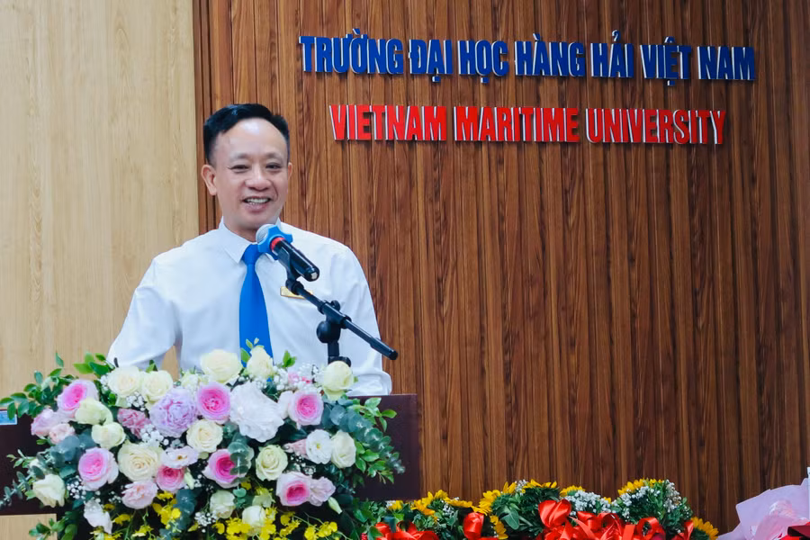 Thầy Phạm Xuân Dương, Hiệu trưởng Trường Đại học Hàng hải Việt Nam ghi nhận những nỗ lực cố gắng của các thầy cô và các em sinh viên.