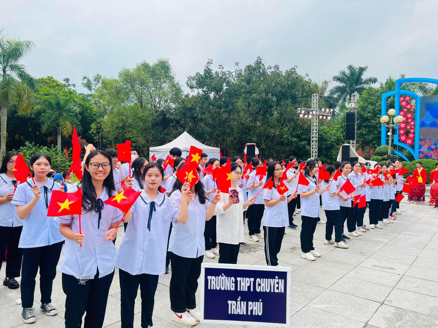 "Trọng Thành chiến thắng". "Trọng Thành chiến thắng".