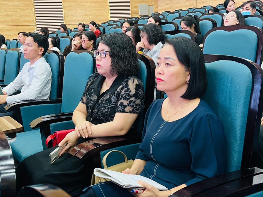 Cán bộ giáo viên tham dự Hội thảo môn Toán. Cán bộ giáo viên tham dự Hội thảo môn Toán.