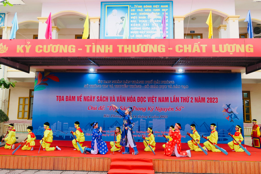 Chương trình Văn nghệ chào mừng của học sinh Trường THCS Hoà Nghĩa, quận Dương Kinh. Chương trình Văn nghệ chào mừng của học sinh Trường THCS Hoà Nghĩa, quận Dương Kinh.