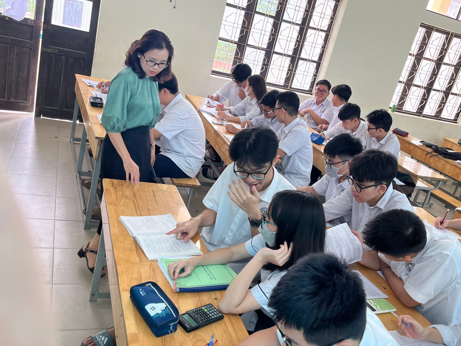 Theo cô Hiền, môn Hóa học là môn thi theo hình thức trắc nghiệm đòi hỏi học sinh nắm kiến thức rất rộng.