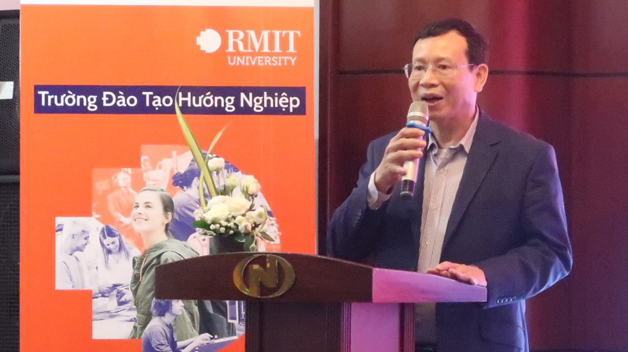 Đại diện lãnh đạo Ban quản lý Khu kinh tế Hải Phòng phát biểu tại lễ bế mạc.